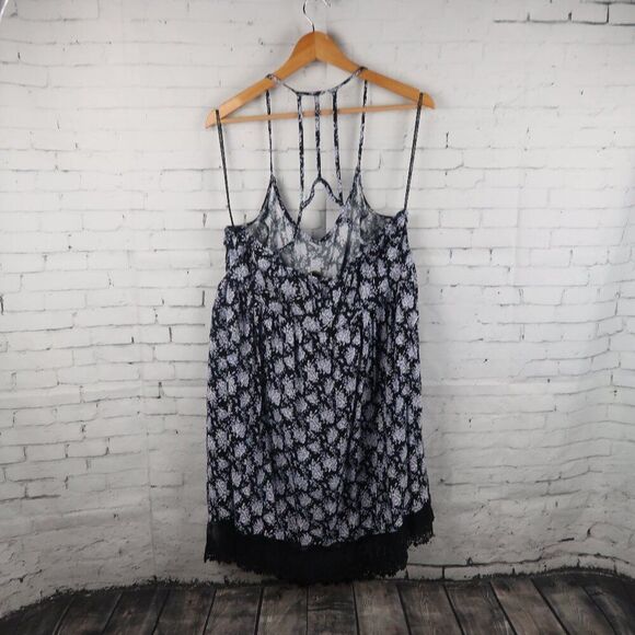 FOREVER 21 PLUS BLACK FLORAL SUMMER MID DRESS WITH LACE HEM DETAIL SIZE 1X - Picture 7 of 9